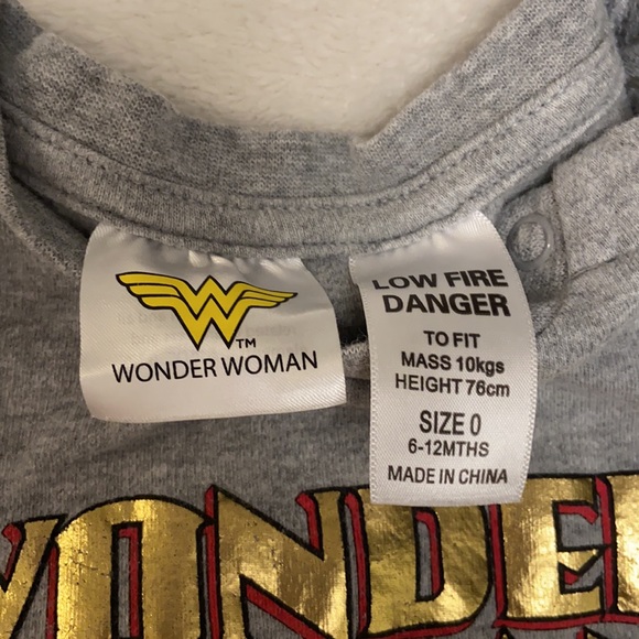 Wonder Woman outfit - Picture 2 of 5